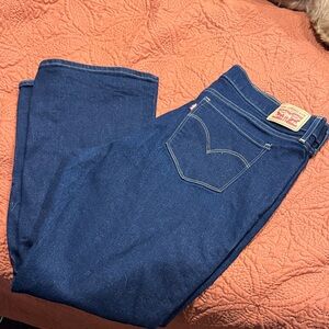 NWOT Levi's Women's Dark Blue Straight Leg Jeans